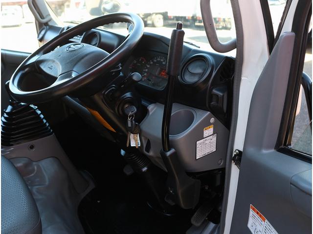 デュトロ 全低床超強化ダンプ 深ダンプ 土砂禁ダンプ 2トン積 5速MT3ペダル 観音開ロック付 ディーゼルTB 集中ドアロック 衝突防止補助装置 レーンアシスト付 極東製荷台 荷台寸法305-160-108(46枚目)