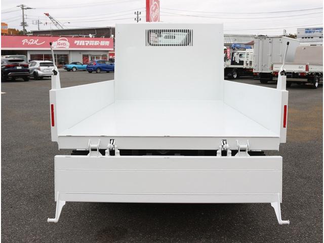 キャンター 全低床ダンプ　２ｔ　全低床強化ダンプ　５ＭＴ　衝突軽減ブレーキ付き！　車線逸脱警報装置　トラクションコントロール　新明和製ＤＲ２－０１１０ＳＹ　３方開　中間ピン　キーレス＆スペアキー　左電動格納ミラー　ＥＴＣ（5枚目）