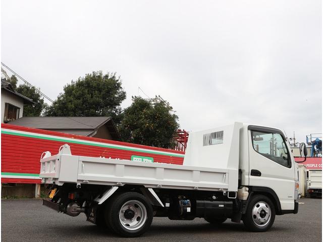 キャンター 全低床ダンプ　２ｔ　全低床強化ダンプ　５ＭＴ　衝突軽減ブレーキ付き！　車線逸脱警報装置　トラクションコントロール　新明和製ＤＲ２－０１１０ＳＹ　３方開　中間ピン　キーレス＆スペアキー　左電動格納ミラー　ＥＴＣ（13枚目）