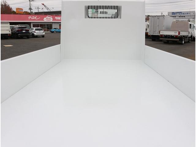 キャンター 全低床ダンプ　２ｔ　全低床強化ダンプ　５ＭＴ　衝突軽減ブレーキ付き！　車線逸脱警報装置　トラクションコントロール　新明和製ＤＲ２－０１１０ＳＹ　３方開　中間ピン　キーレス＆スペアキー　左電動格納ミラー　ＥＴＣ（18枚目）