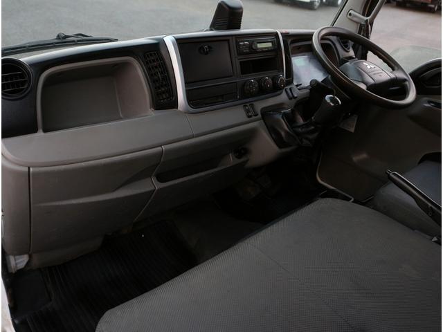 キャンター 全低床ダンプ　２ｔ　全低床強化ダンプ　５ＭＴ　衝突軽減ブレーキ付き！　車線逸脱警報装置　トラクションコントロール　新明和製ＤＲ２－０１１０ＳＹ　３方開　中間ピン　キーレス＆スペアキー　左電動格納ミラー　ＥＴＣ（58枚目）