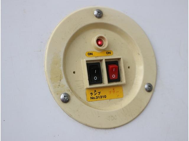 エルフトラック アルミV 1.5トン積 パネルV 三扉開カギ付 キーレス バックカメラ 室内灯ブザー アイドリングS 電格ミラー 拡声器ノボル製 ラッシングレール パブコ製 箱寸法308-164-197(49枚目)