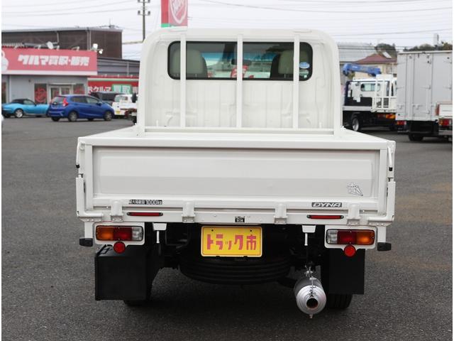 ダイナトラック 1t積載 Wキャブ 3.0ディーゼルターボ 5MT 6人乗り フォグライト付き 後輪シングルタイヤ バイザー&フロアマット 3方開 荷台寸210/160/38 普通免許対応 車両総重量3130キロ(13枚目)