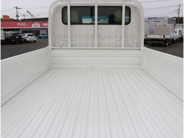 ダイナトラック 1t積載 Wキャブ 3.0ディーゼルターボ 5MT 6人乗り フォグライト付き 後輪シングルタイヤ バイザー&フロアマット 3方開 荷台寸210/160/38 普通免許対応 車両総重量3130キロ(17枚目)