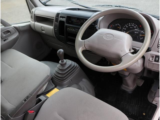 ダイナトラック 1t積載 Wキャブ 3.0ディーゼルターボ 5MT 6人乗り フォグライト付き 後輪シングルタイヤ バイザー&フロアマット 3方開 荷台寸210/160/38 普通免許対応 車両総重量3130キロ(34枚目)