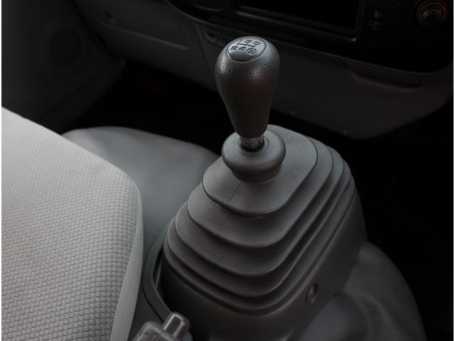 ダイナトラック 1t積載 Wキャブ 3.0ディーゼルターボ 5MT 6人乗り フォグライト付き 後輪シングルタイヤ バイザー&フロアマット 3方開 荷台寸210/160/38 普通免許対応 車両総重量3130キロ(41枚目)