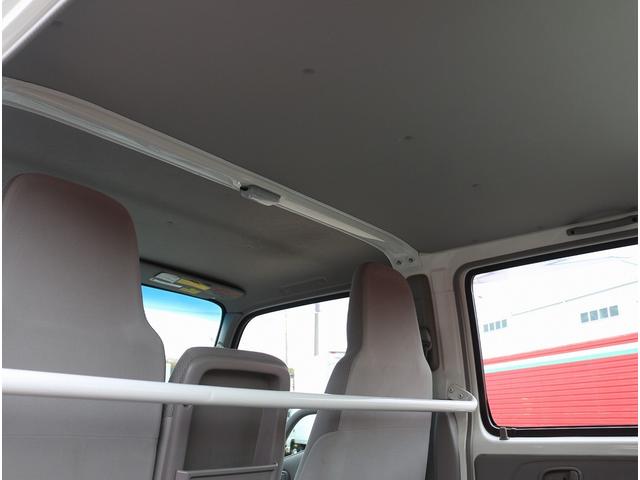 ダイナトラック 1t積載 Wキャブ 3.0ディーゼルターボ 5MT 6人乗り フォグライト付き 後輪シングルタイヤ バイザー&フロアマット 3方開 荷台寸210/160/38 普通免許対応 車両総重量3130キロ(47枚目)