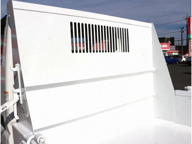 キャンター 全低床ダンプ　３０００キロ積載　ディーゼルＴＢ　５速ＭＴ　中間ピン２本　車線逸脱警報装置　キーレス　ＥＴＣ　コボレーン　荷台寸３０４－１６０－３８　最大積載量３０００キロ　車両総重量６０３５キロ（24枚目）