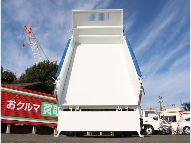 キャンター 全低床ダンプ　３０００キロ積載　ディーゼルＴＢ　５速ＭＴ　中間ピン２本　車線逸脱警報装置　キーレス　ＥＴＣ　コボレーン　荷台寸３０４－１６０－３８　最大積載量３０００キロ　車両総重量６０３５キロ（29枚目）