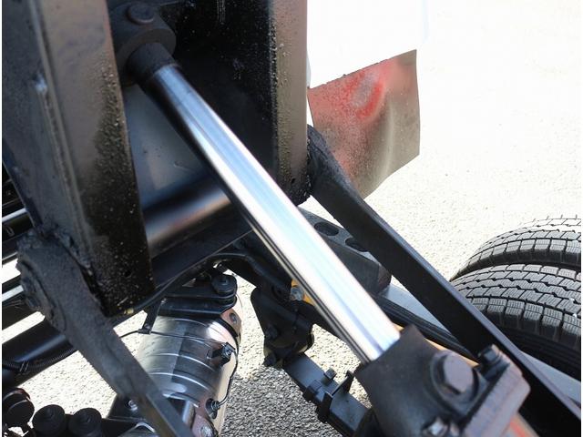 キャンター 全低床ダンプ　３０００キロ積載　ディーゼルＴＢ　５速ＭＴ　中間ピン２本　車線逸脱警報装置　キーレス　ＥＴＣ　コボレーン　荷台寸３０４－１６０－３８　最大積載量３０００キロ　車両総重量６０３５キロ（33枚目）