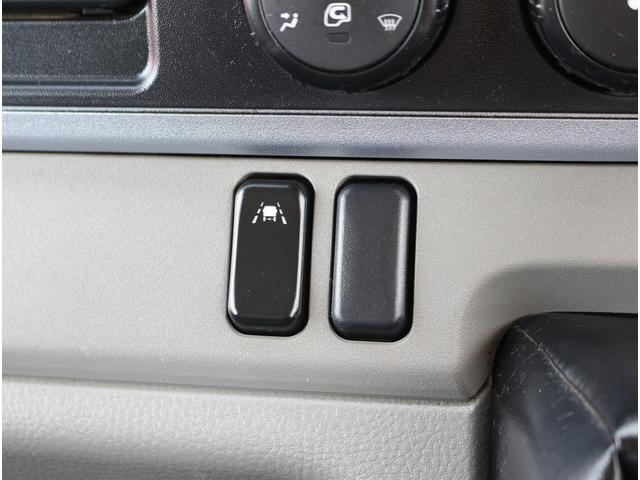 キャンター 全低床ダンプ　３０００キロ積載　ディーゼルＴＢ　５速ＭＴ　中間ピン２本　車線逸脱警報装置　キーレス　ＥＴＣ　コボレーン　荷台寸３０４－１６０－３８　最大積載量３０００キロ　車両総重量６０３５キロ（55枚目）