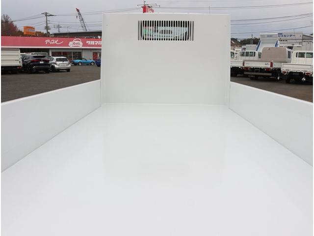 キャンター 　２ｔ積載　全低床強化ダンプ　５ＭＴ　衝突軽減ブレーキ　車線逸脱警報装置　トラクションコントロール　キーレス＆スペアキー　左電動格納ミラー　ＥＴＣ　３方開　中間ピン２本　車両総重量４９２５キロ（20枚目）