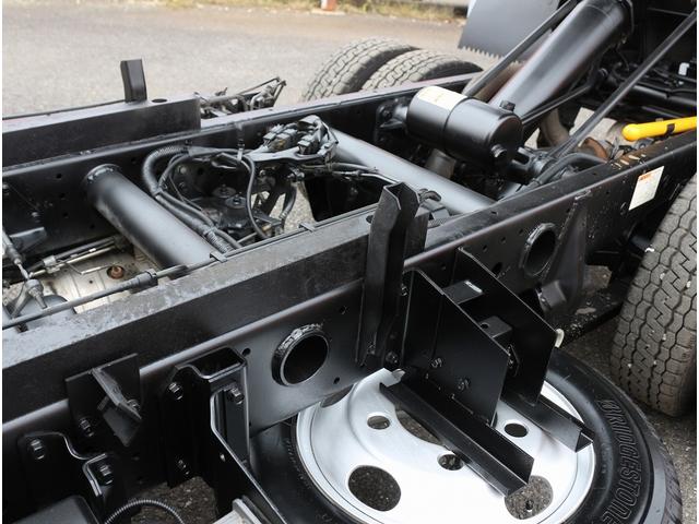 キャンター 　２ｔ積載　全低床強化ダンプ　５ＭＴ　衝突軽減ブレーキ　車線逸脱警報装置　トラクションコントロール　キーレス＆スペアキー　左電動格納ミラー　ＥＴＣ　３方開　中間ピン２本　車両総重量４９２５キロ（39枚目）