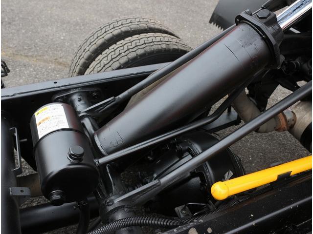 キャンター 　２ｔ積載　全低床強化ダンプ　５ＭＴ　衝突軽減ブレーキ　車線逸脱警報装置　トラクションコントロール　キーレス＆スペアキー　左電動格納ミラー　ＥＴＣ　３方開　中間ピン２本　車両総重量４９２５キロ（40枚目）