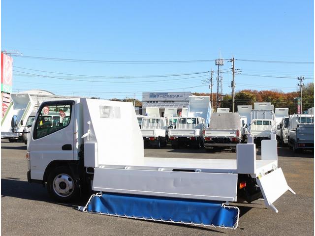 キャンター 全低床ダンプ　３ｔ　全低床強化ダンプ　５ＭＴ　車線逸脱警報装置　キーレス　ＥＴＣ　極東開発ＤＤ０２－３１　荷台寸３０４／１６０／３８　１０尺　３方開　中間ピン２本　コボレーン　ＳＴタイヤ　車両総重量６０１５キロ（28枚目）