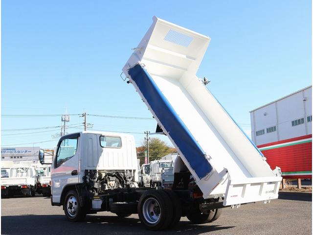 キャンター 全低床ダンプ　３ｔ　全低床強化ダンプ　５ＭＴ　車線逸脱警報装置　キーレス　ＥＴＣ　極東開発ＤＤ０２－３１　荷台寸３０４／１６０／３８　１０尺　３方開　中間ピン２本　コボレーン　ＳＴタイヤ　車両総重量６０１５キロ（40枚目）