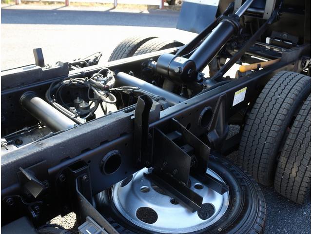 キャンター 全低床ダンプ　３ｔ　全低床強化ダンプ　５ＭＴ　車線逸脱警報装置　キーレス　ＥＴＣ　極東開発ＤＤ０２－３１　荷台寸３０４／１６０／３８　１０尺　３方開　中間ピン２本　コボレーン　ＳＴタイヤ　車両総重量６０１５キロ（43枚目）