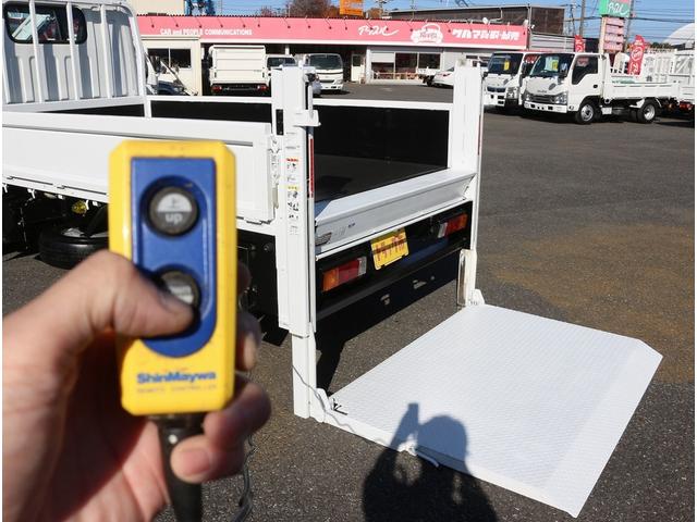 キャンター 　垂直パワーゲート　平ボディ三方開　２．９５トン積　集中ドアロック　レザー調シートカバー　荷台鉄板張り　電格ミラー　　コーナーライト　ドラレコ　荷台寸法３０７－１６０－３２　リフト寸法１１３－１５８（40枚目）
