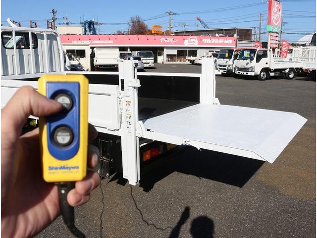 キャンター 　垂直パワーゲート　平ボディ三方開　２．９５トン積　集中ドアロック　レザー調シートカバー　荷台鉄板張り　電格ミラー　　コーナーライト　ドラレコ　荷台寸法３０７－１６０－３２　リフト寸法１１３－１５８（41枚目）