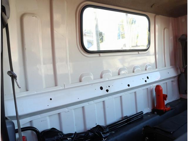 キャンター 　垂直パワーゲート　平ボディ三方開　２．９５トン積　集中ドアロック　レザー調シートカバー　荷台鉄板張り　電格ミラー　　コーナーライト　ドラレコ　荷台寸法３０７－１６０－３２　リフト寸法１１３－１５８（47枚目）