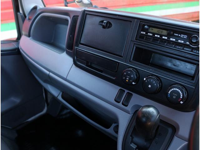 キャンター 　垂直パワーゲート　平ボディ三方開　２．９５トン積　集中ドアロック　レザー調シートカバー　荷台鉄板張り　電格ミラー　　コーナーライト　ドラレコ　荷台寸法３０７－１６０－３２　リフト寸法１１３－１５８（48枚目）