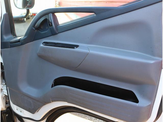 キャンター 　垂直パワーゲート　平ボディ三方開　２．９５トン積　集中ドアロック　レザー調シートカバー　荷台鉄板張り　電格ミラー　　コーナーライト　ドラレコ　荷台寸法３０７－１６０－３２　リフト寸法１１３－１５８（56枚目）