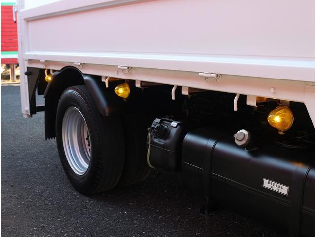 キャンター 　垂直パワーゲート　平ボディ三方開　２．９５トン積　集中ドアロック　レザー調シートカバー　荷台鉄板張り　電格ミラー　　コーナーライト　ドラレコ　荷台寸法３０７－１６０－３２　リフト寸法１１３－１５８（61枚目）