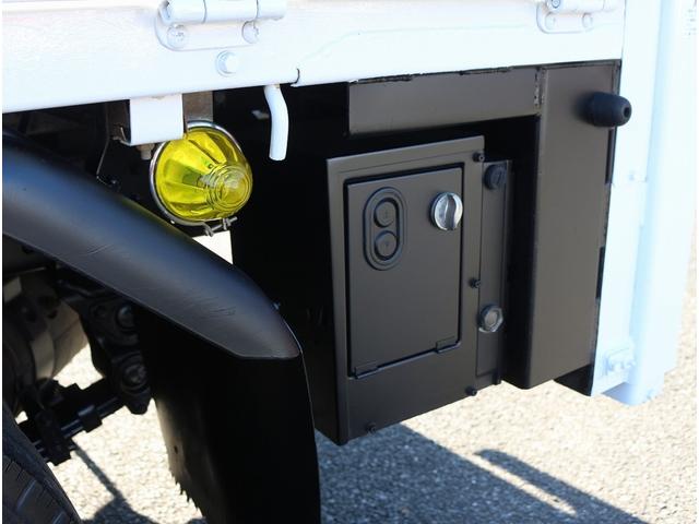 キャンター 　垂直パワーゲート　平ボディ三方開　２．９５トン積　集中ドアロック　レザー調シートカバー　荷台鉄板張り　電格ミラー　　コーナーライト　ドラレコ　荷台寸法３０７－１６０－３２　リフト寸法１１３－１５８（66枚目）