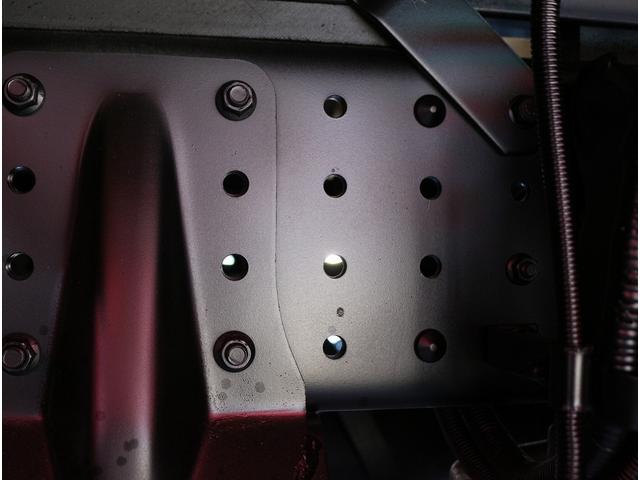 キャンター 　垂直パワーゲート　平ボディ三方開　２．９５トン積　集中ドアロック　レザー調シートカバー　荷台鉄板張り　電格ミラー　　コーナーライト　ドラレコ　荷台寸法３０７－１６０－３２　リフト寸法１１３－１５８（70枚目）