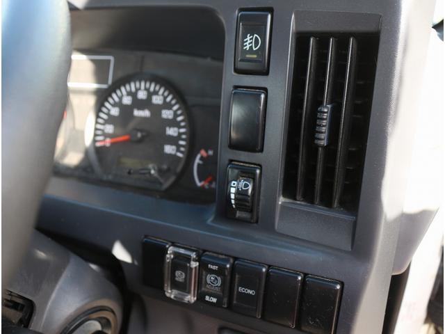 エルフトラック 　２ｔ　平ボディ　５ＭＴ　ＨＳＡ坂道発進補助装置　荷台鉄板張り　荷台寸３１１／１６２　左電動格納ミラー　フォグライト　キーレス　ＥＧ型式４ＪＪ１（１１０ｋｗ）１５０ＰＳ　車両総重量４４１５キロ（47枚目）