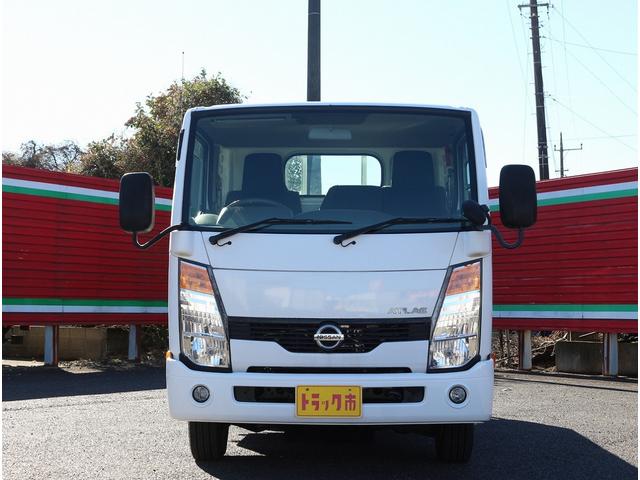 アトラストラック フルスーパーローＤＸ　３．０ディーゼルターボ　２ｔ　全低床フルスーパーロー　平ボディ　６ＭＴ　ＥＨＳ坂道発進補助装置　メモリーナビ　キーレス＆スペアキー　左電動格納ミラー　荷台寸３１０／１６１／３８　テールゲートチェーン（2枚目）