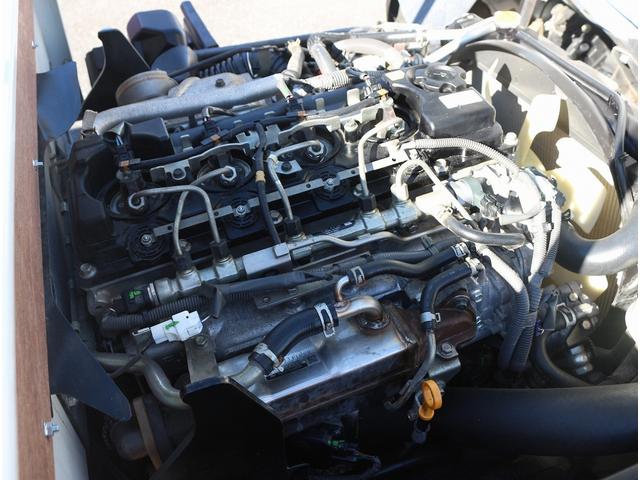 アトラストラック フルスーパーローＤＸ　３．０ディーゼルターボ　２ｔ　全低床フルスーパーロー　平ボディ　６ＭＴ　ＥＨＳ坂道発進補助装置　メモリーナビ　キーレス＆スペアキー　左電動格納ミラー　荷台寸３１０／１６１／３８　テールゲートチェーン（29枚目）