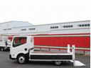 フルスーパーローＤＸ　２ｔ　フルスーパーロー　全低床　垂直パワーゲート　リフト能力６００キロ　６ＭＴ　ＥＨＳ坂道発進補助装置　メモリーナビ　ＥＴＣ　左電動格納ミラ　キーレス＆スペアキ　新明和製リフト　車両総重量４４６５キロ（33枚目）