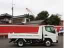 全低床ダンプ　２ｔ　全低床強化ダンプ　５ＭＴ　衝突軽減ブレーキ付き！　車線逸脱警報装置　トラクションコントロール　新明和製ＤＲ２－０１１０ＳＹ　３方開　中間ピン　キーレス＆スペアキー　左電動格納ミラー　ＥＴＣ（12枚目）