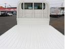 1t積載 Wキャブ 3.0ディーゼルターボ 5MT 6人乗り フォグライト付き 後輪シングルタイヤ バイザー&フロアマット 3方開 荷台寸210/160/38 普通免許対応 車両総重量3130キロ(23枚目)