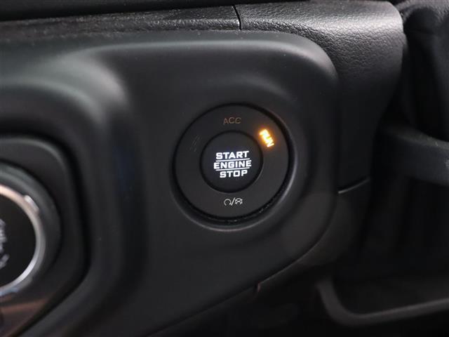 ジープ・ラングラーアンリミテッド サハラ　衝突軽減ブレーキ　黒革　ＡＣＣ　純正ナビＴＶ　バックカメラ　ＥＴＣ　ＬＥＤ　ＪＩＰＰＥＳＥＮマフラー　ＪＩＰＰＥＳＥＮ１７ＡＷ　シートヒーター　ハンドルヒーター　コーナーセンサー　スペアキー（10枚目）