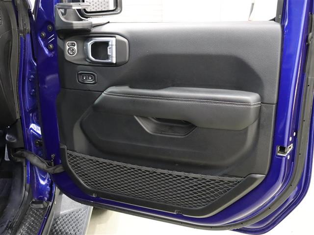 ジープ・ラングラーアンリミテッド サハラ　衝突軽減ブレーキ　黒革　ＡＣＣ　純正ナビＴＶ　バックカメラ　ＥＴＣ　ＬＥＤ　ＪＩＰＰＥＳＥＮマフラー　ＪＩＰＰＥＳＥＮ１７ＡＷ　シートヒーター　ハンドルヒーター　コーナーセンサー　スペアキー（28枚目）