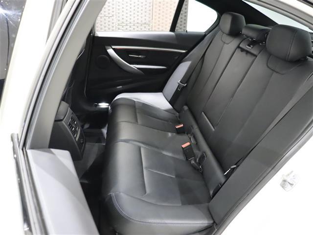 ３シリーズ ３２０ｄ　純正ナビ　ダコタブラックレザーシート　インナーブラックＬＥＤヘッドライト　ＡＣＣ　ＬＫＡ　ＢＳＭ　衝突軽減ブレーキ　前席シートヒーター　ドラレコ　バックカメラ　パドルシフト　メモリーシート　スペアキー（29枚目）