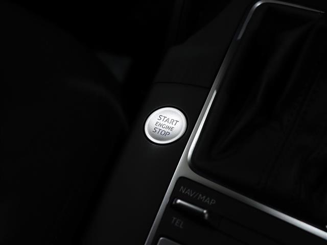 Ａ３ スポーツバック３０ＴＦＳＩ　純正ナビ　フルセグＴＶ・ＣＤ・ＤＶＤ　バーチャルコックピット　Ａｕｄｉプレセンス　Ａｕｄｉサイドアシスト　ＡＣＣ　ＬＫＡ　衝突軽減ブレーキ　バックカメラ　ＥＴＣ２．０　純正１６インチＡＷ　スペアキー（10枚目）