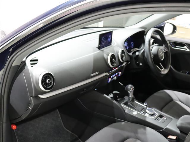 Ａ３ スポーツバック３０ＴＦＳＩ　純正ナビ　フルセグＴＶ・ＣＤ・ＤＶＤ　バーチャルコックピット　Ａｕｄｉプレセンス　Ａｕｄｉサイドアシスト　ＡＣＣ　ＬＫＡ　衝突軽減ブレーキ　バックカメラ　ＥＴＣ２．０　純正１６インチＡＷ　スペアキー（25枚目）