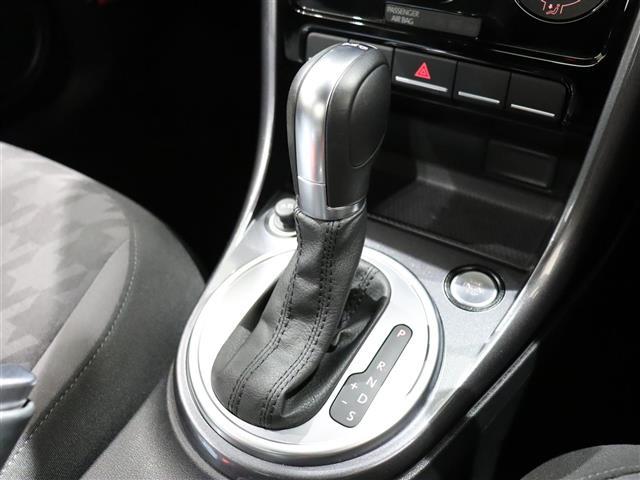 ザ・ビートル デザイン 純正ナビ フルセグTV・DVD・CD ドライブレコーダー前後 衝突軽減ブレーキ BSM バックカメラ LEDヘッドライト O・ZRACING製17インチAW ETC ISOFIX スペアキー(6枚目)