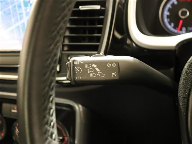 ザ・ビートル デザイン 純正ナビ フルセグTV・DVD・CD ドライブレコーダー前後 衝突軽減ブレーキ BSM バックカメラ LEDヘッドライト O・ZRACING製17インチAW ETC ISOFIX スペアキー(9枚目)