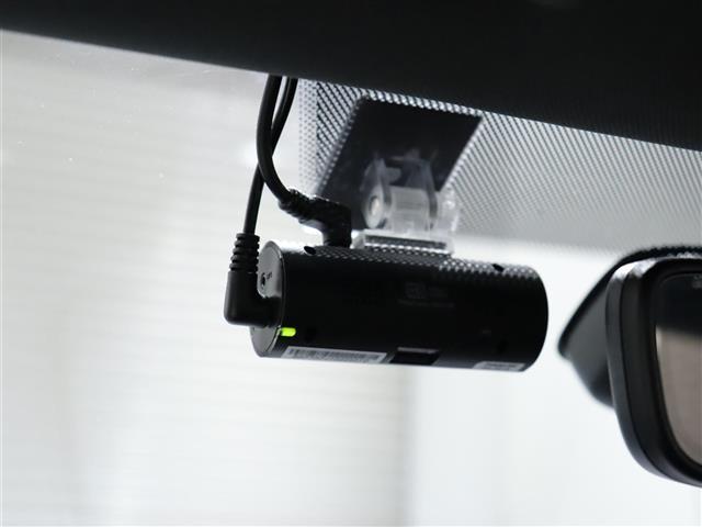 ザ・ビートル デザイン 純正ナビ フルセグTV・DVD・CD ドライブレコーダー前後 衝突軽減ブレーキ BSM バックカメラ LEDヘッドライト O・ZRACING製17インチAW ETC ISOFIX スペアキー(13枚目)