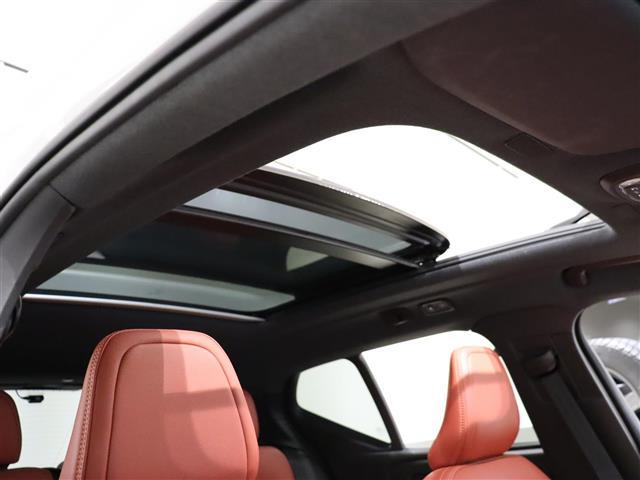 ＸＣ４０ Ｂ４　ＡＷＤ　インスクリプション　赤革　ｈａｍａｎ／ｋａｒｄｏｎ　３６０°カメラ　ＳＲ　ＡＣＣ　クリスタルシフトノブ　ワイヤレス充電　パワーシート／ヒーター　電動リアゲート　ＬＥＤ　純正ナビＴＶ　純正１９ＡＷ　ＥＴＣ　ＢＳＭ　ＬＫＡ（2枚目）