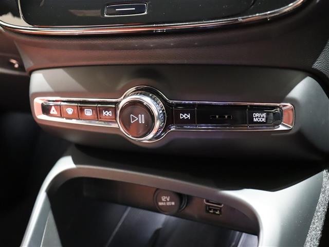 ＸＣ４０ Ｂ４　ＡＷＤ　インスクリプション　赤革　ｈａｍａｎ／ｋａｒｄｏｎ　３６０°カメラ　ＳＲ　ＡＣＣ　クリスタルシフトノブ　ワイヤレス充電　パワーシート／ヒーター　電動リアゲート　ＬＥＤ　純正ナビＴＶ　純正１９ＡＷ　ＥＴＣ　ＢＳＭ　ＬＫＡ（7枚目）