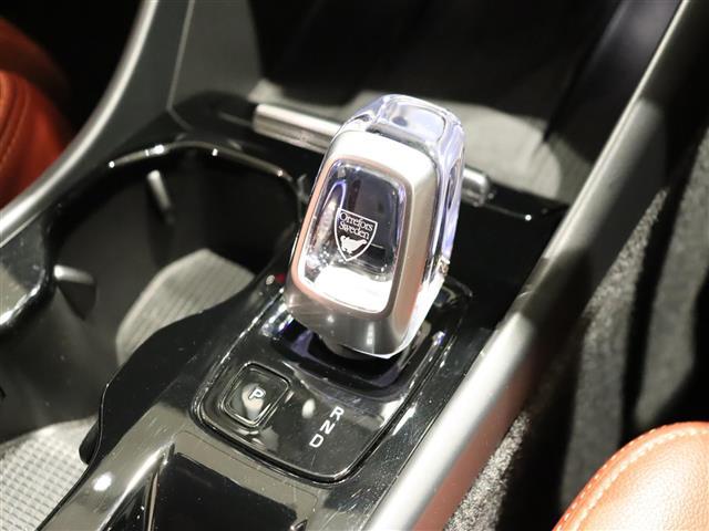 ＸＣ４０ Ｂ４　ＡＷＤ　インスクリプション　赤革　ｈａｍａｎ／ｋａｒｄｏｎ　３６０°カメラ　ＳＲ　ＡＣＣ　クリスタルシフトノブ　ワイヤレス充電　パワーシート／ヒーター　電動リアゲート　ＬＥＤ　純正ナビＴＶ　純正１９ＡＷ　ＥＴＣ　ＢＳＭ　ＬＫＡ（9枚目）