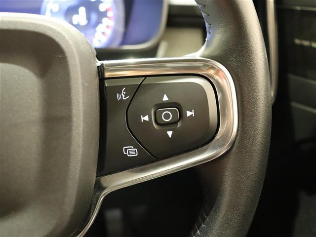 ＸＣ４０ Ｂ４　ＡＷＤ　インスクリプション　赤革　ｈａｍａｎ／ｋａｒｄｏｎ　３６０°カメラ　ＳＲ　ＡＣＣ　クリスタルシフトノブ　ワイヤレス充電　パワーシート／ヒーター　電動リアゲート　ＬＥＤ　純正ナビＴＶ　純正１９ＡＷ　ＥＴＣ　ＢＳＭ　ＬＫＡ（15枚目）