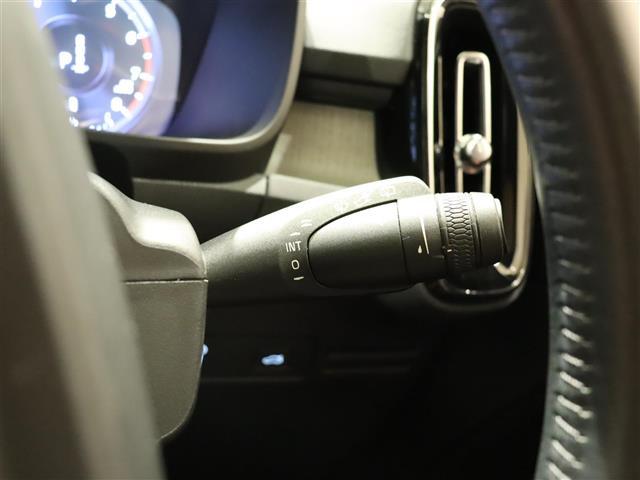 ＸＣ４０ Ｂ４　ＡＷＤ　インスクリプション　赤革　ｈａｍａｎ／ｋａｒｄｏｎ　３６０°カメラ　ＳＲ　ＡＣＣ　クリスタルシフトノブ　ワイヤレス充電　パワーシート／ヒーター　電動リアゲート　ＬＥＤ　純正ナビＴＶ　純正１９ＡＷ　ＥＴＣ　ＢＳＭ　ＬＫＡ（16枚目）