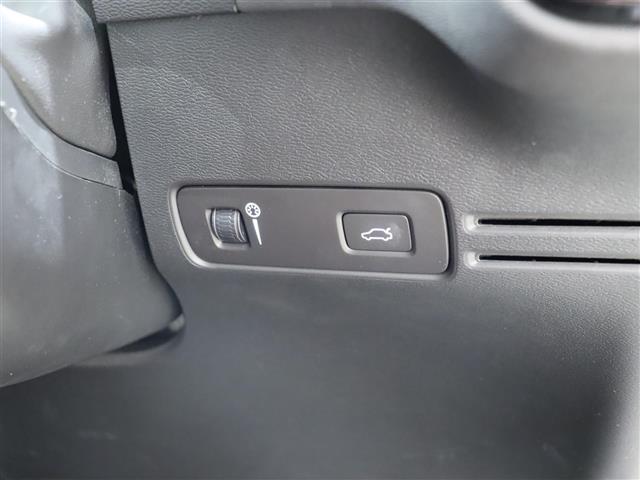 ＸＣ４０ Ｂ４　ＡＷＤ　インスクリプション　赤革　ｈａｍａｎ／ｋａｒｄｏｎ　３６０°カメラ　ＳＲ　ＡＣＣ　クリスタルシフトノブ　ワイヤレス充電　パワーシート／ヒーター　電動リアゲート　ＬＥＤ　純正ナビＴＶ　純正１９ＡＷ　ＥＴＣ　ＢＳＭ　ＬＫＡ（17枚目）