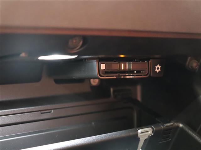ＸＣ４０ Ｂ４　ＡＷＤ　インスクリプション　赤革　ｈａｍａｎ／ｋａｒｄｏｎ　３６０°カメラ　ＳＲ　ＡＣＣ　クリスタルシフトノブ　ワイヤレス充電　パワーシート／ヒーター　電動リアゲート　ＬＥＤ　純正ナビＴＶ　純正１９ＡＷ　ＥＴＣ　ＢＳＭ　ＬＫＡ（18枚目）